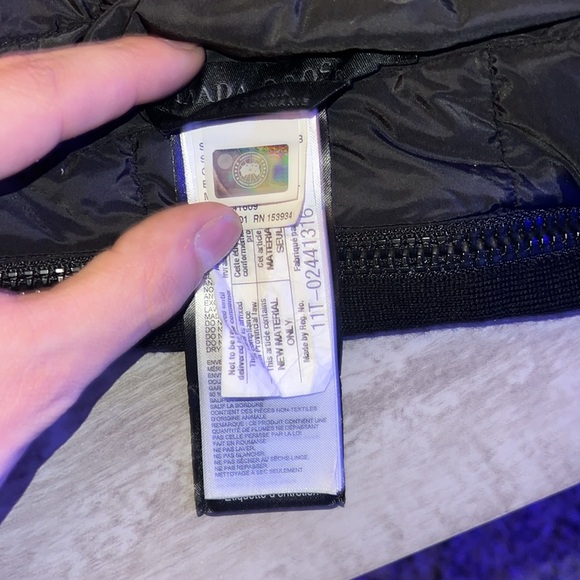 MENS KNIT HYBRIDGE PULLOVER REVERSIBLE BLACK(Canada Goose) no rips or tears. - Picture 3 of 3